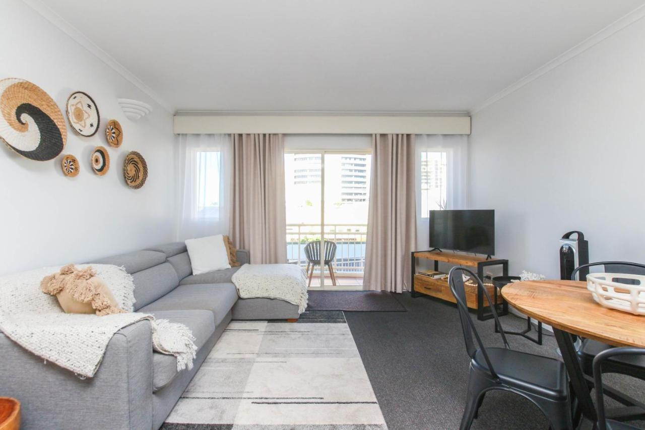 Inner One Bedroom With Pool View 22 Apartment *